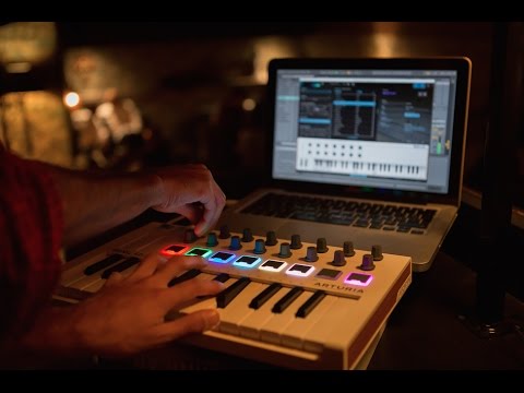 Controlador Arturia Minilab3 MIDI-usb 25 teclas.